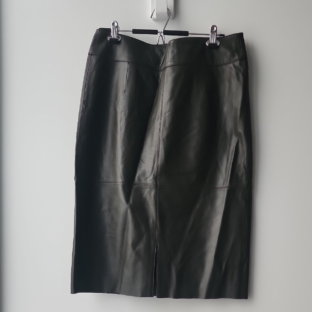 A MTL 1980 100% Leather Midi Pencil Skirt